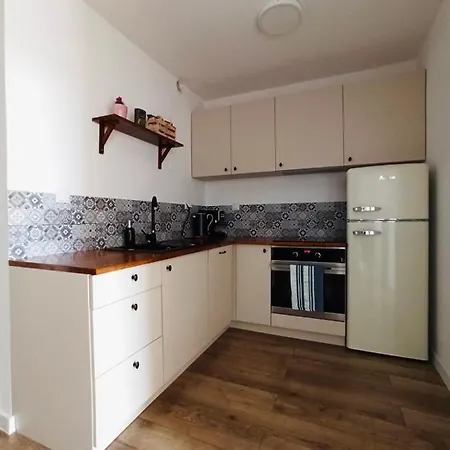 Apartment Obroncow Wybrzeza 10 *
